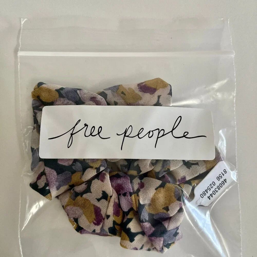 TAKEN🚫 FREE GIFT Free People Floral Hair Scrunchie - Picture 3 of 3
